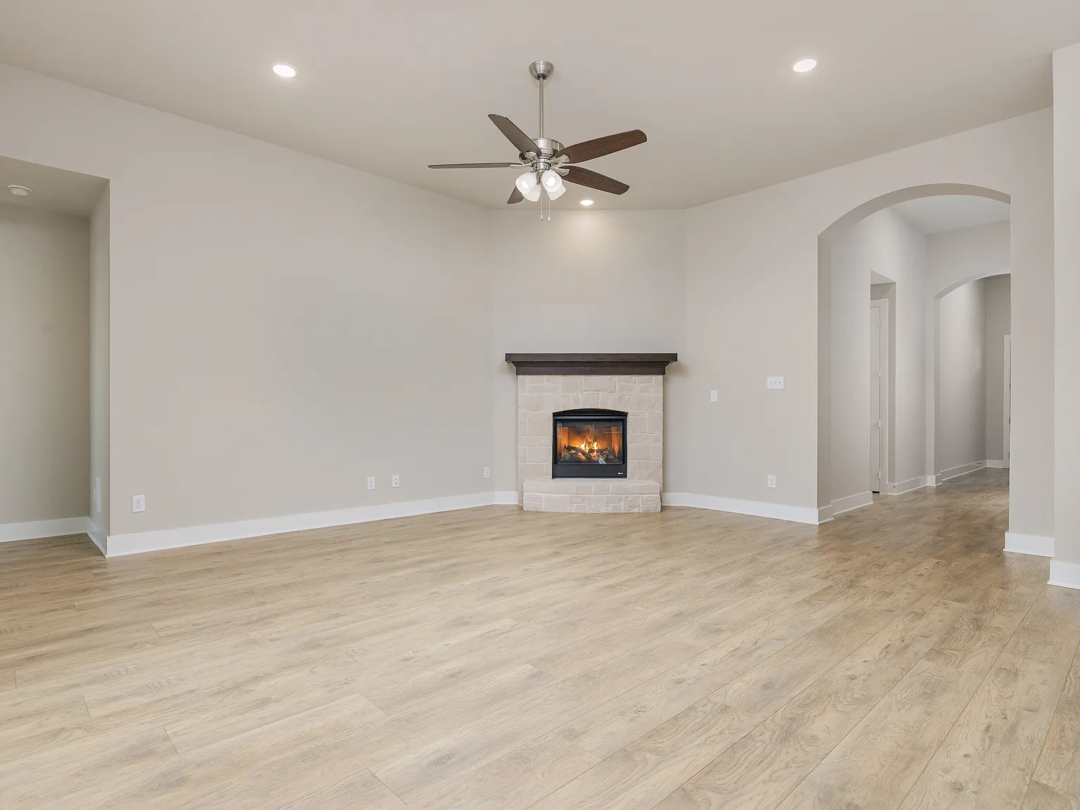 3 bed, 2072 sqft, $2,500 — Photo 4