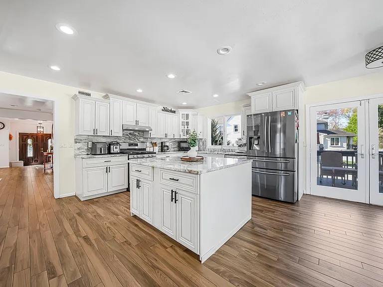 405 Burnet Pl — Photo 4