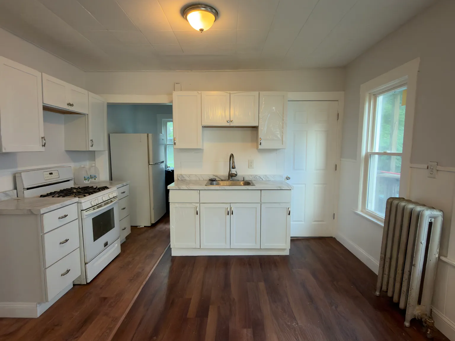 4 bed, 1400 sqft, $2,100 — Photo 4