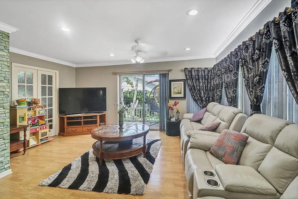 3 bed, 2.5 bath, 1894 sqft, $6,900 — Photo 4