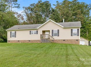 70 Old Bee Tree Rd, Swannanoa, NC 28778