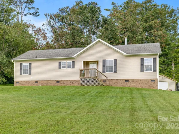 70 Old Bee Tree Rd, Swannanoa, NC 28778