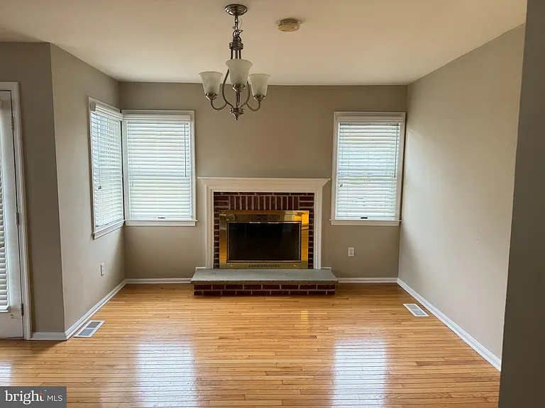 1417 Kathleen Ct — Photo 9