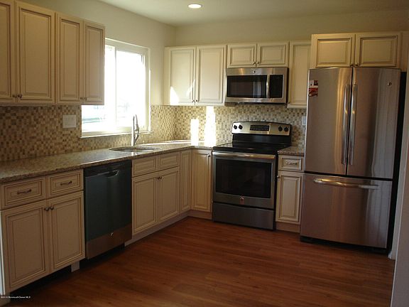4th image of 850 Winchester Court #B