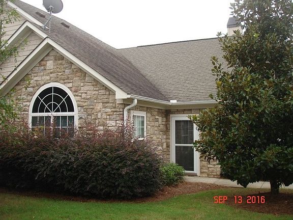 3rd image of 402 Nandina Ct
