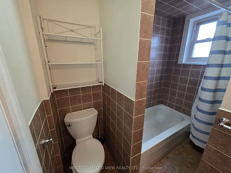 1733 Dufferin St — Photo 10