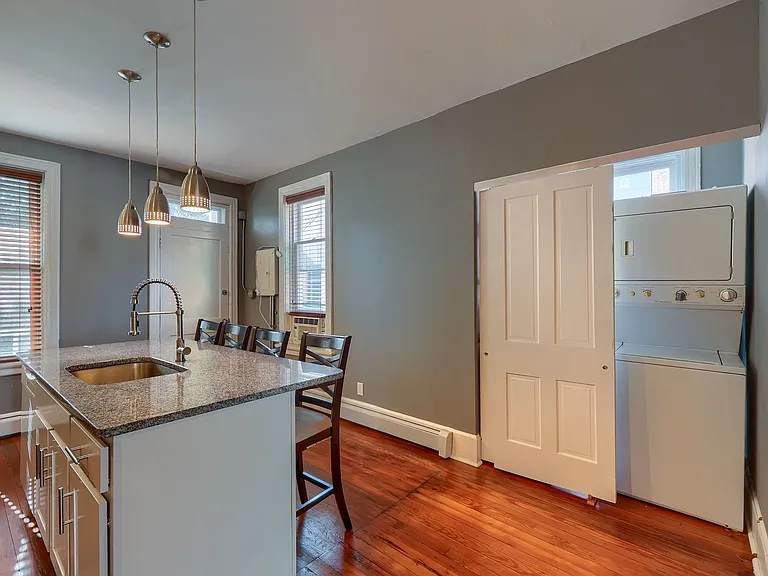 1120 Green Street — Photo 8