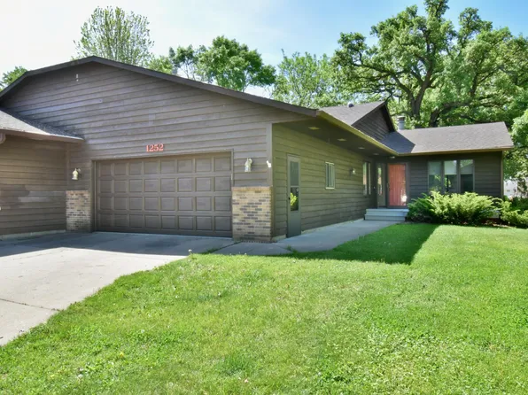 1252 Rolling Oaks Ln NW, Hutchinson, MN 55350