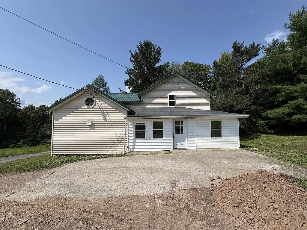 4 bed, 1.0 bath, 2274 sqft, $1,200 — Photo 1