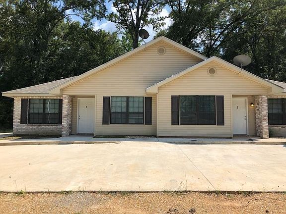 Front of duplex, each side 1,148 square feet