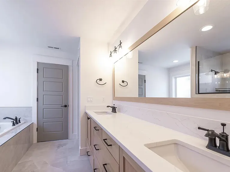 2203 E Hidcote St — Photo 17