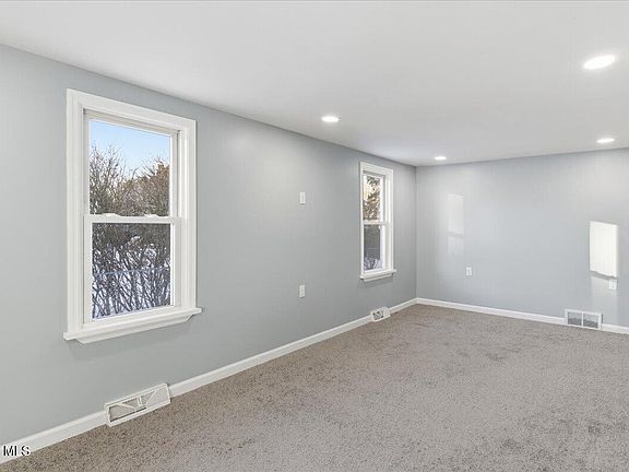 4th image of 1332 Floral Avenue