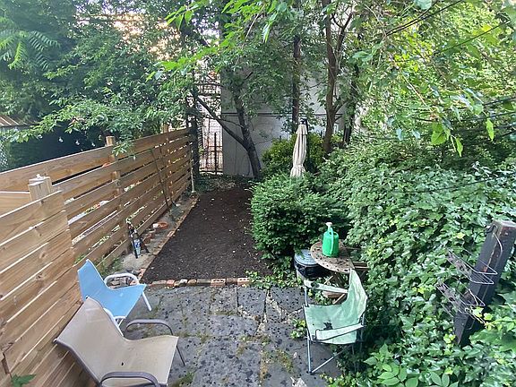 5th image of 704 Leonard St APT 1r
