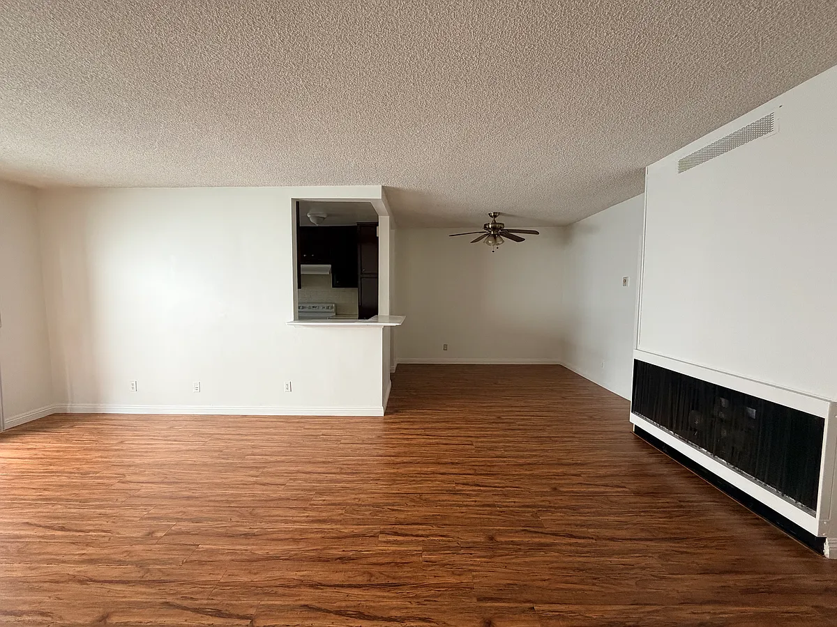 Building Photo - 8161 Manitoba St #8