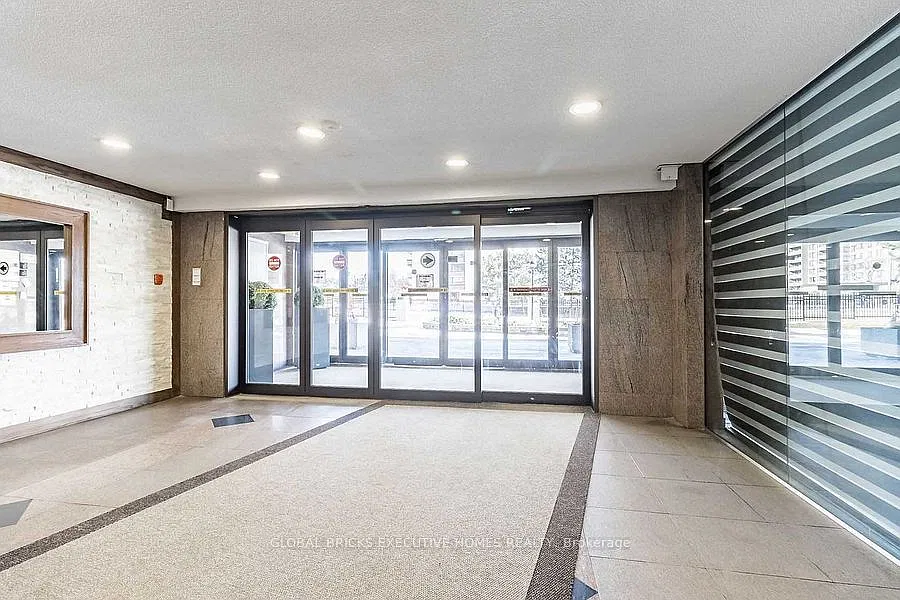 3 bed, $2,490 — Photo 3