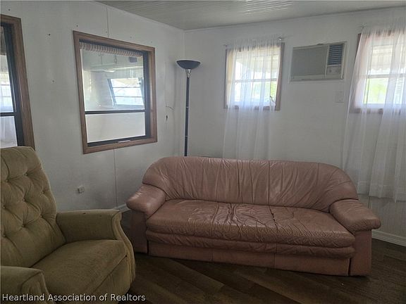 2nd image of 97 Circle Rdg