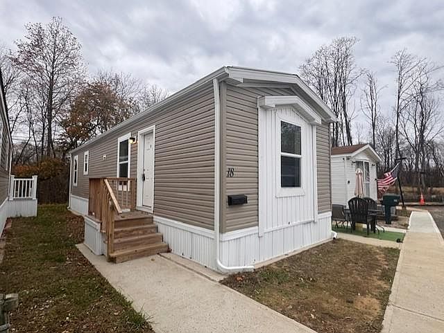 1st image of 18 John St #133
