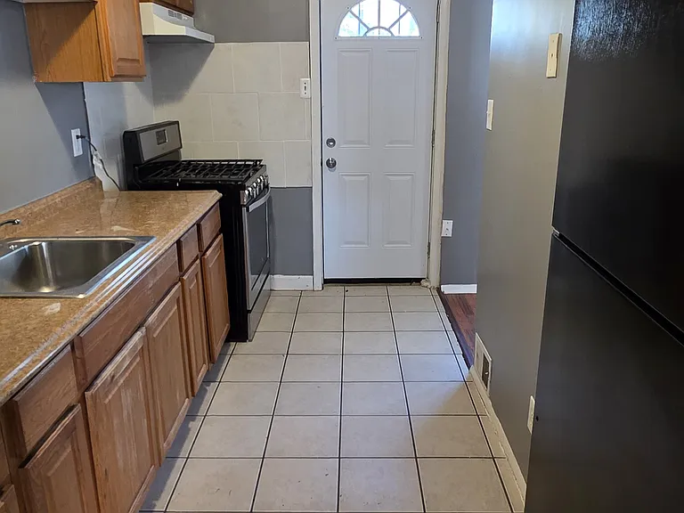 907 N Rosedale St — Photo 6