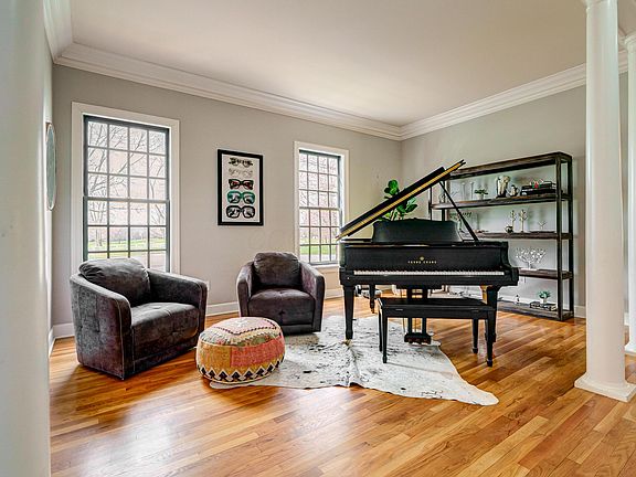 4th image of 6988 Greensward Rd