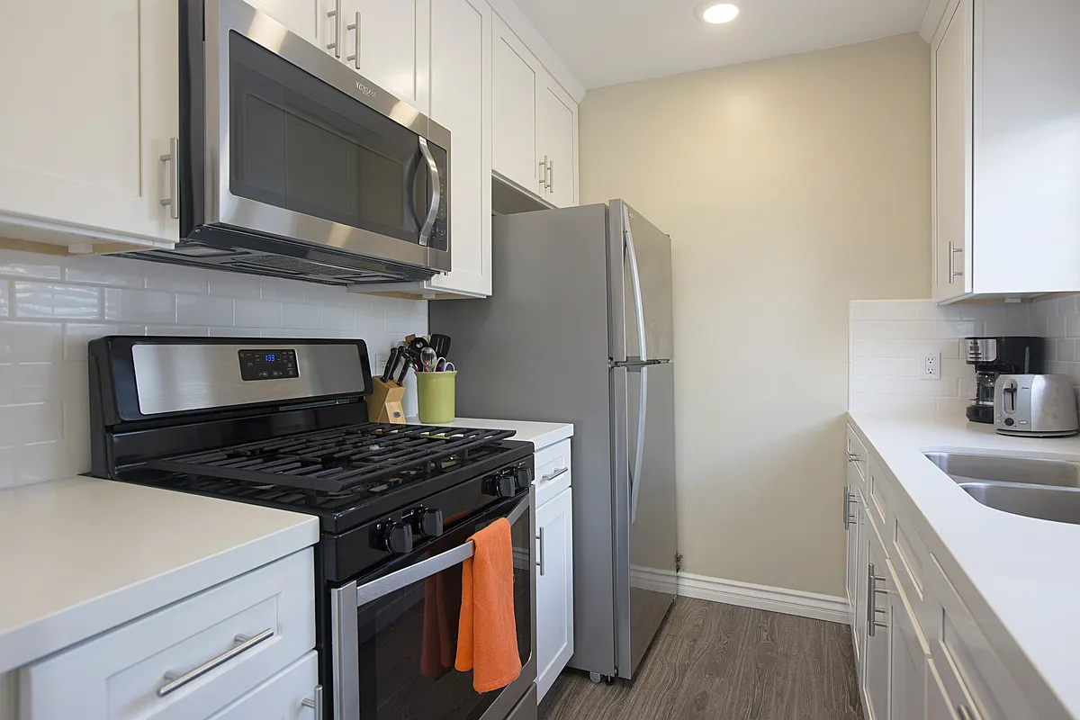 Whiting Court — Photo 4