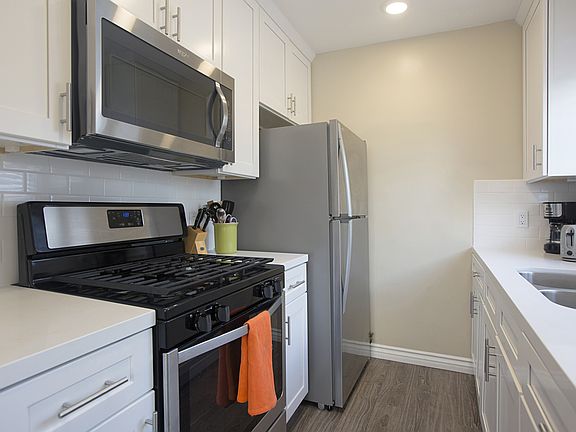 3rd image of 717 Whiting Ct #717