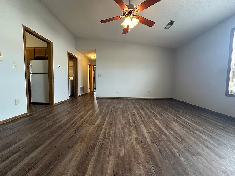 108 Oak Creek Plaza — Photo 31