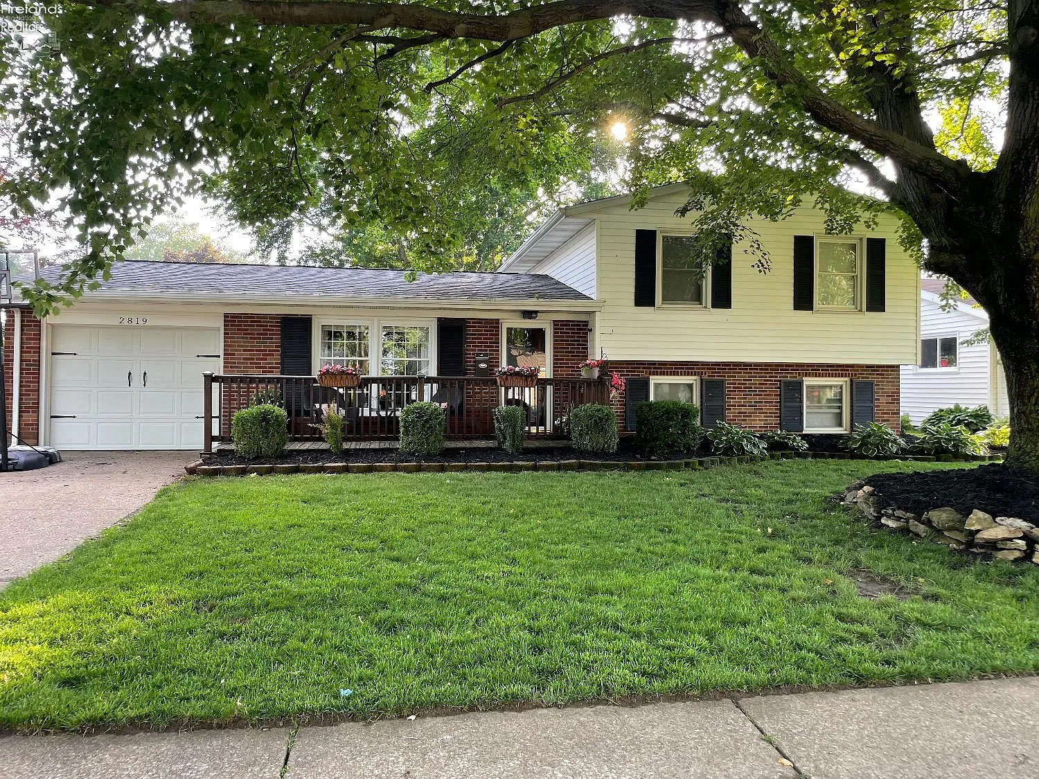 2819 Hinde Ave photo 1