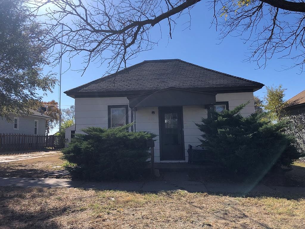 605 E 2nd St, Hoisington, KS 67544 Zillow
