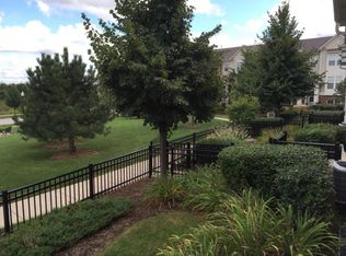 611 Grosvenor Ln #611, Aurora, IL 60504