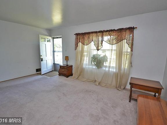 4th image of 9823 Lomond Dr