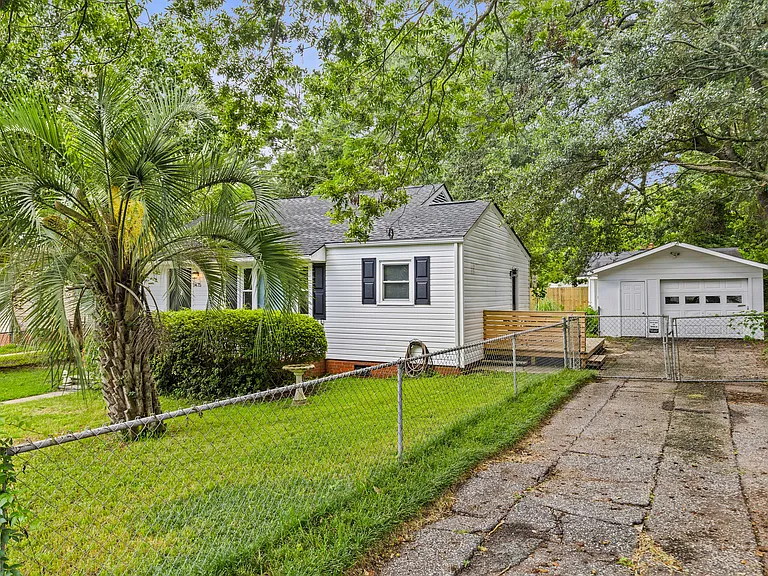 5475 Lauradell Ave — Photo 3