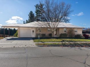 1846 Carter Rd, Dubuque, IA 52001