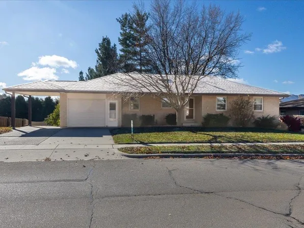 1846 Carter Rd, Dubuque, IA 52001