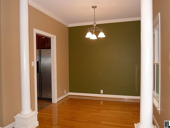 4th image of 1052 21st Ave NW