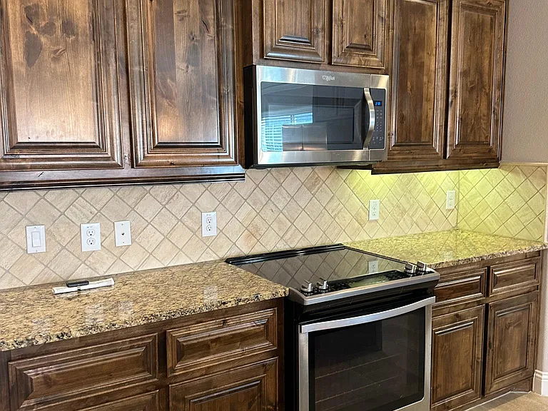 16413 Dry Creek Blvd — Photo 2