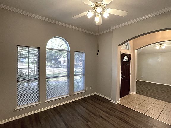 5th image of 1035 Forest Bluff Trl