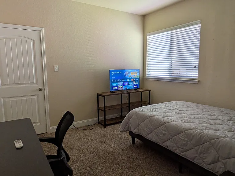 8430 Cedar Mdws — Photo 2