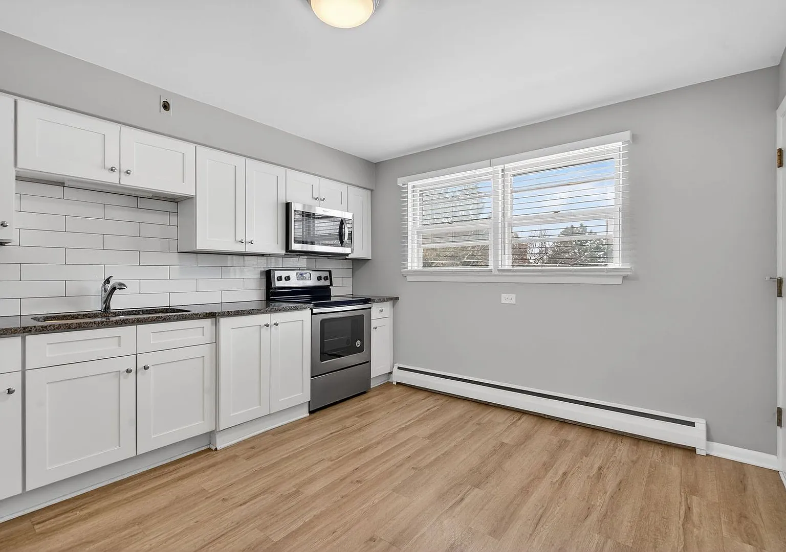 34-46 Kensington Apartments — Photo 2