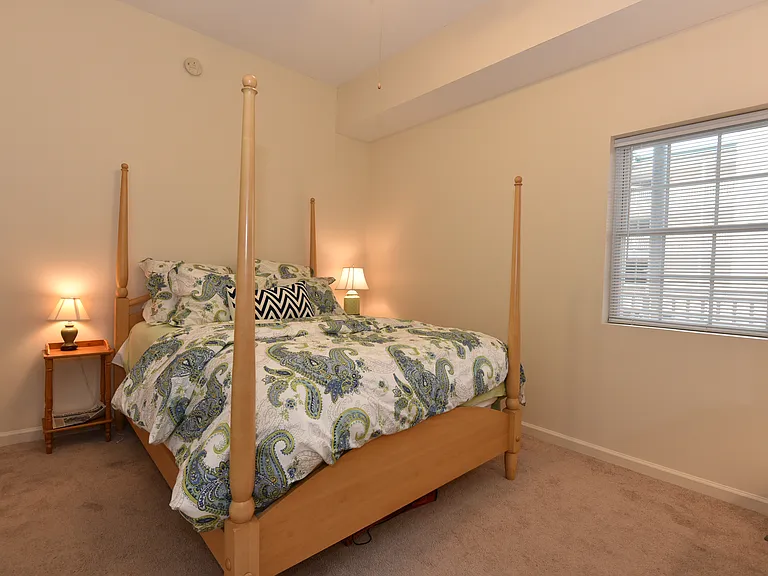 Burnham Place Apartments — Photo 21