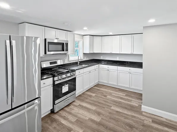 4 River Rd #1, Jewett City, CT 06351