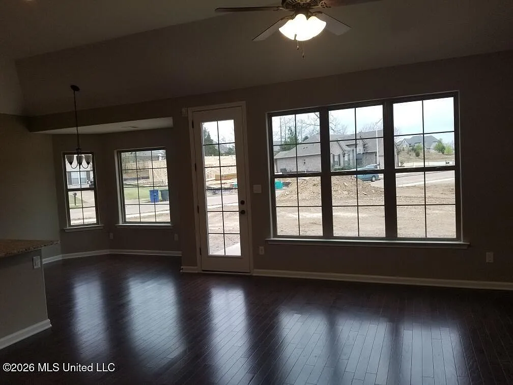 5 bed, 3.0 bath, 2452 sqft, $2,800 — Photo 4