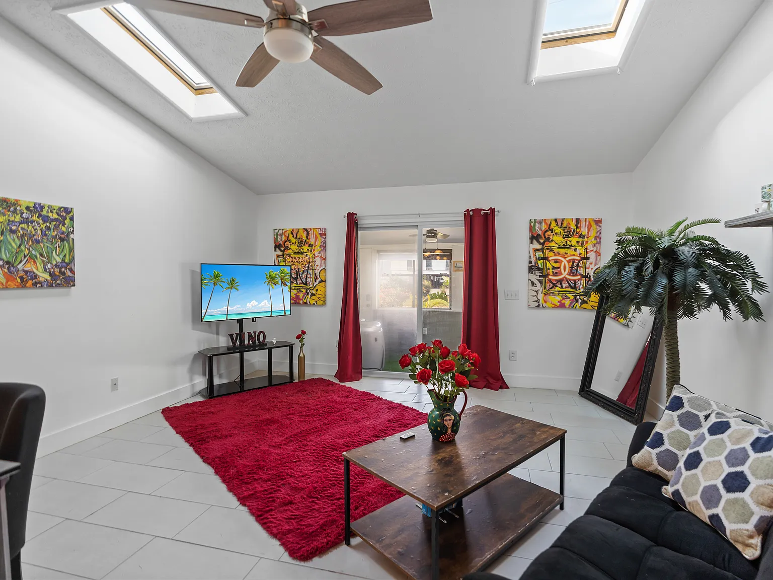 3 bed, 1480 sqft, $3,300 — Photo 3