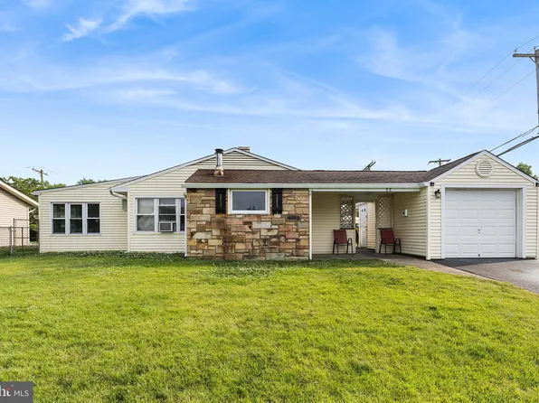 88 Indian Creek Dr, Levittown, PA 19057