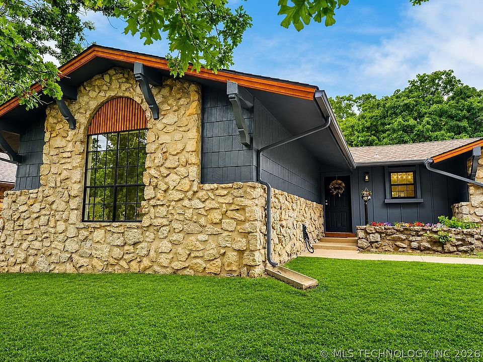1st image of 2403 W Newton Pl