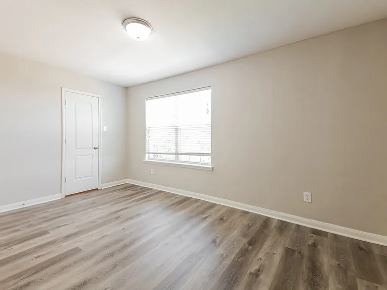 900 Princewood Dr — Photo 13
