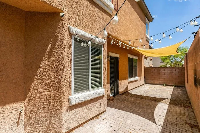 3 bed, 2.0 bath, 1887 sqft, $1,900 — Photo 3
