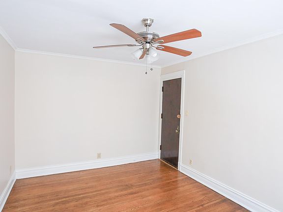 2nd image of 2621 W Gunnison St #P3
