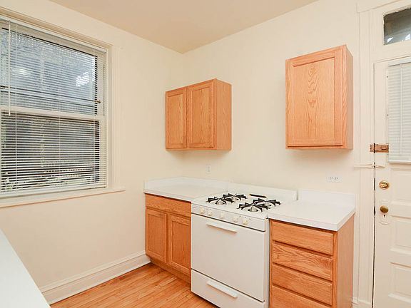 4th image of 2443 W Sunnyside Ave #1
