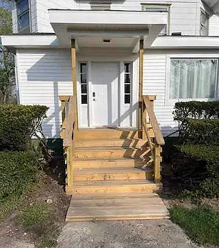 460 N Paw Paw St