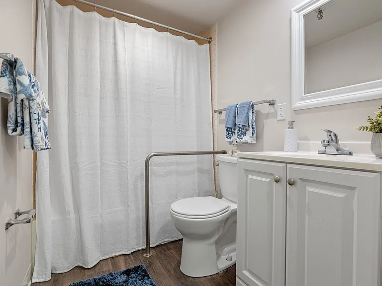 Hillcrest Hampton House — Photo 12